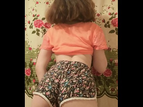 ❤️ Sexy mladá kočka svléká šortky před kamerou. ☑ Šukání video u nás ️❤