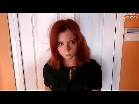 ❤️ Ochranka potrestala krásnou ženu za krádež v obchodě - sperma v ústech ☑ Šukání video u nás ️❤