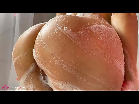 ❤️ Bruneta masturbuje kundu vibrátorem až k intenzivnímu orgasmu ve sprše ☑ Šukání video u nás ️❤